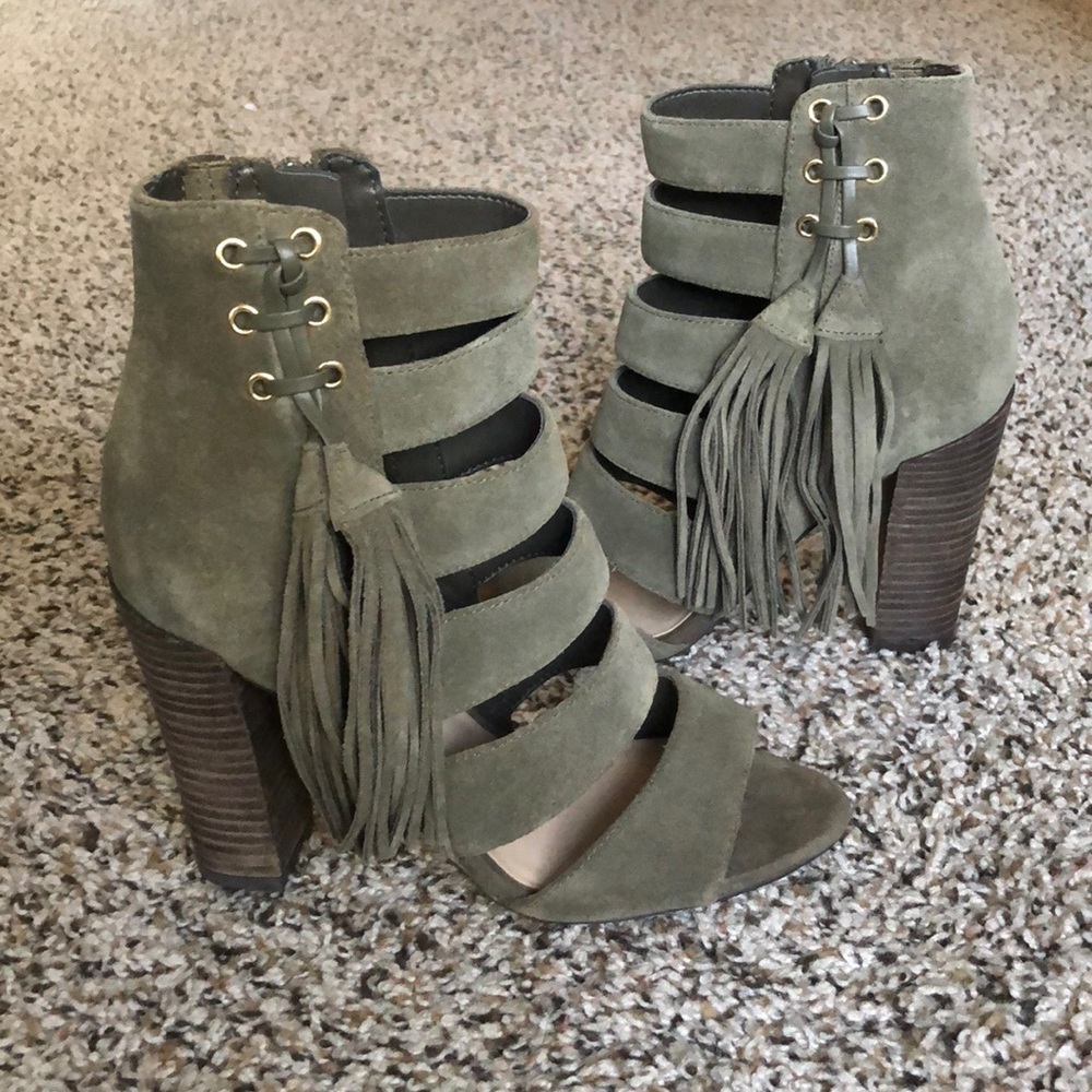 Worn Twice Guess Suede Olive Green Zip Up Peep Toe Booties 5.5